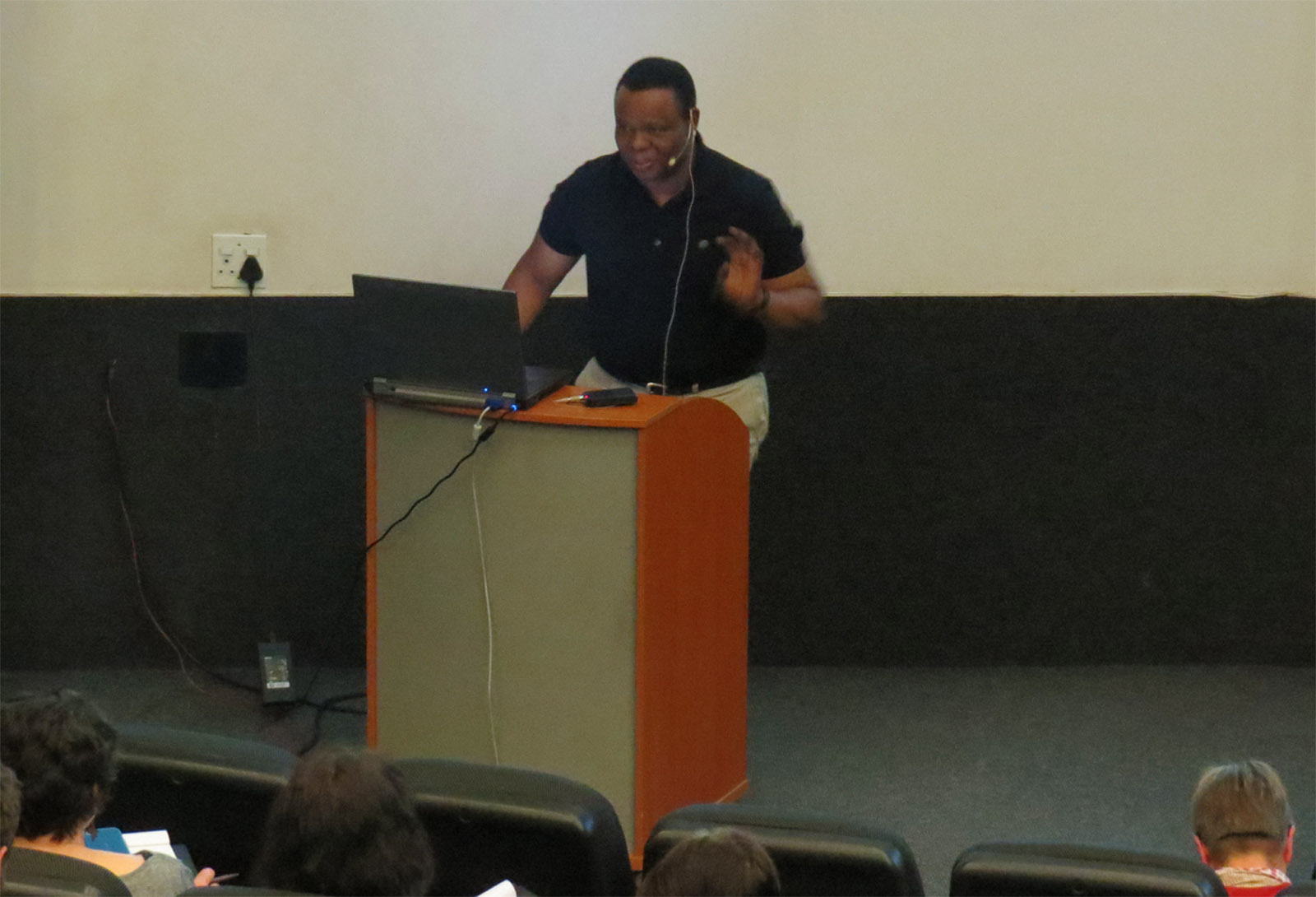 Click the image for a view of: Dr. Sikhumbuzo Mngadi speaking at the roundtable: South African book arts as a democratic force. Sunday 26 March